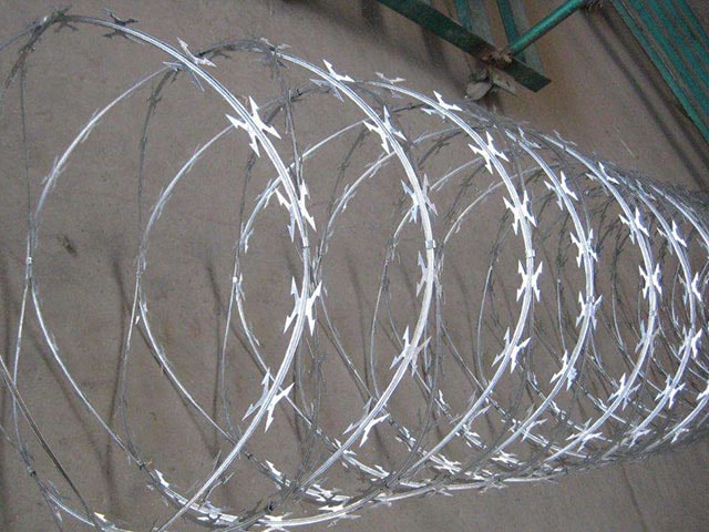 刀片刺绳护栏网 刀片刺绳护栏网